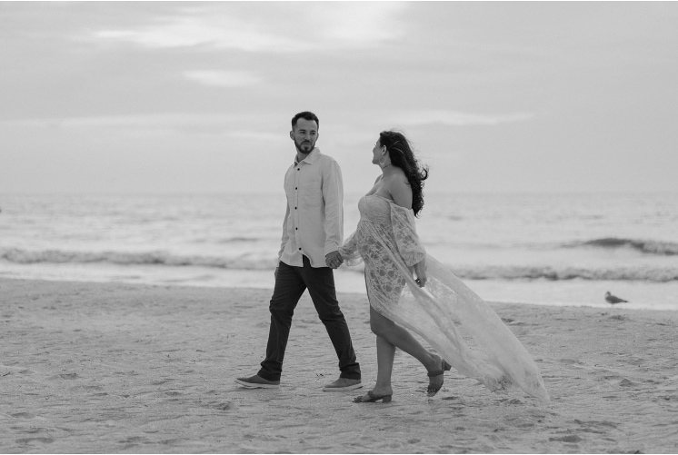 Timing and setting are key! For that soft, flattering natural light, we highly recommend scheduling your session during the Golden Hour—the hour just after sunrise or before sunset.